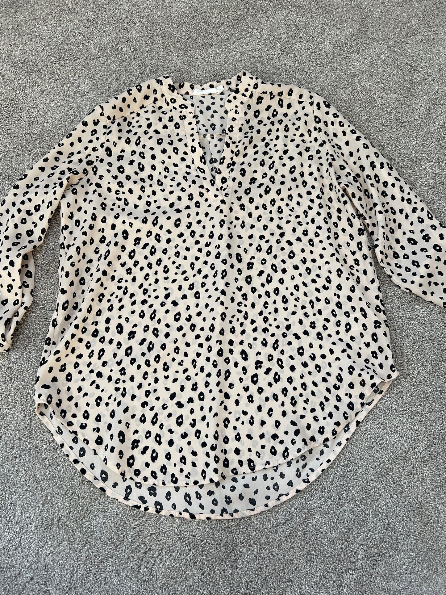 #99 Cheetah Print V-Neck Blouse EUC Size S