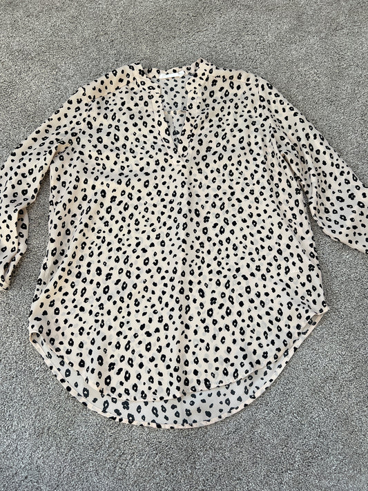 #99 Cheetah Print V-Neck Blouse EUC Size S