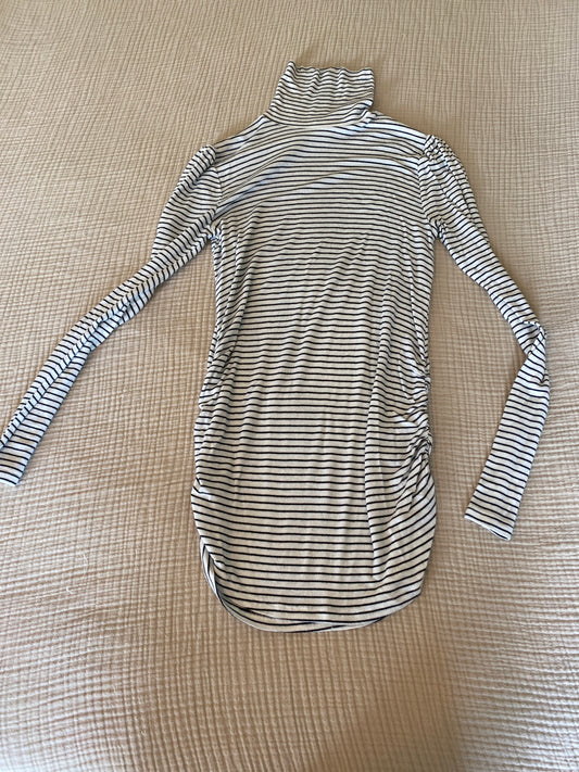 #63-Gap black and white stripe maternity-size small