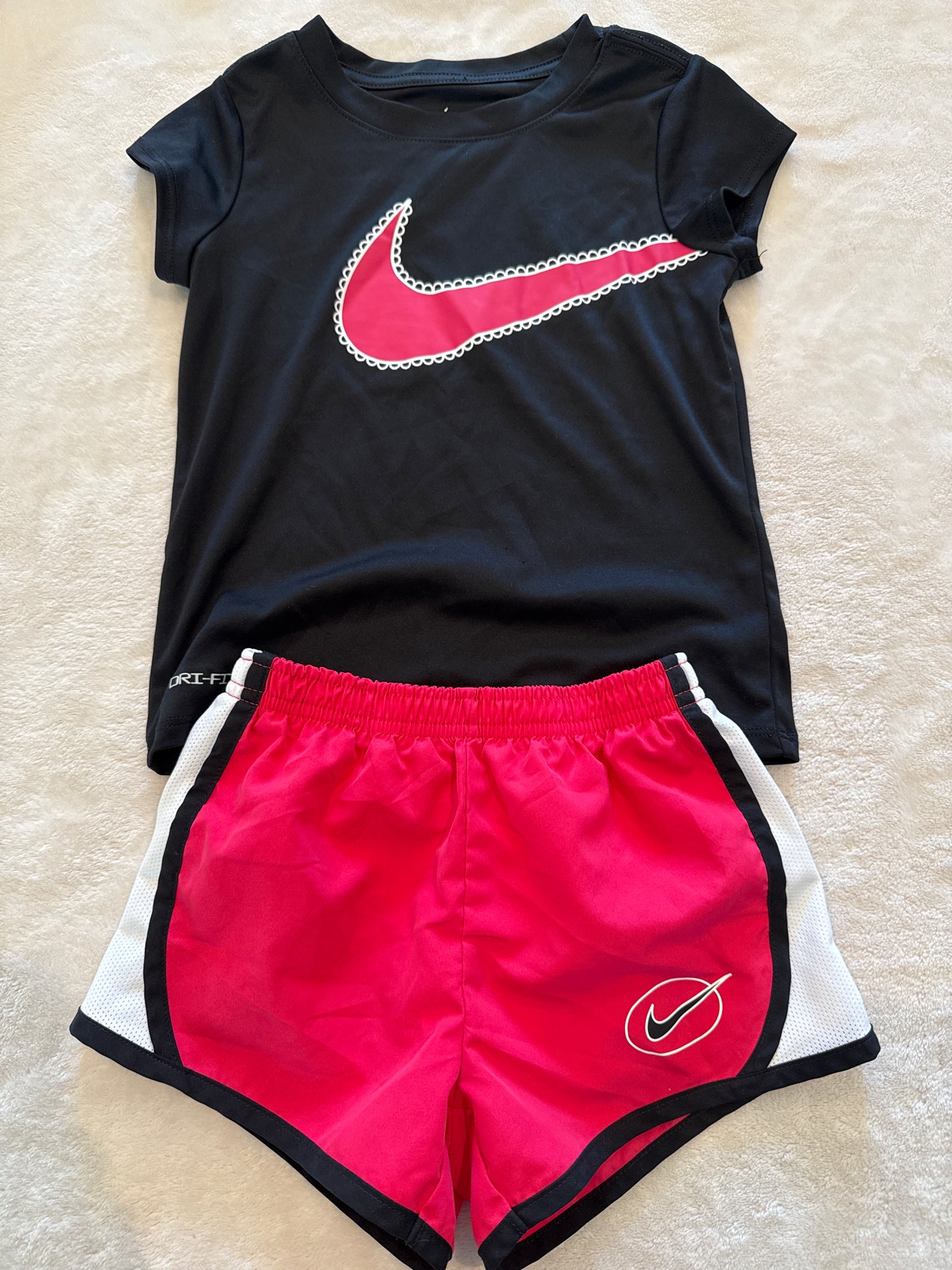 #46 Girls 6 (says 5-6yr) Nike black/pink shorts dryfit euc worn once