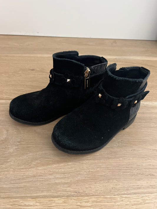 #110 Girls Size 9 Michael Kors Black Suede Booties