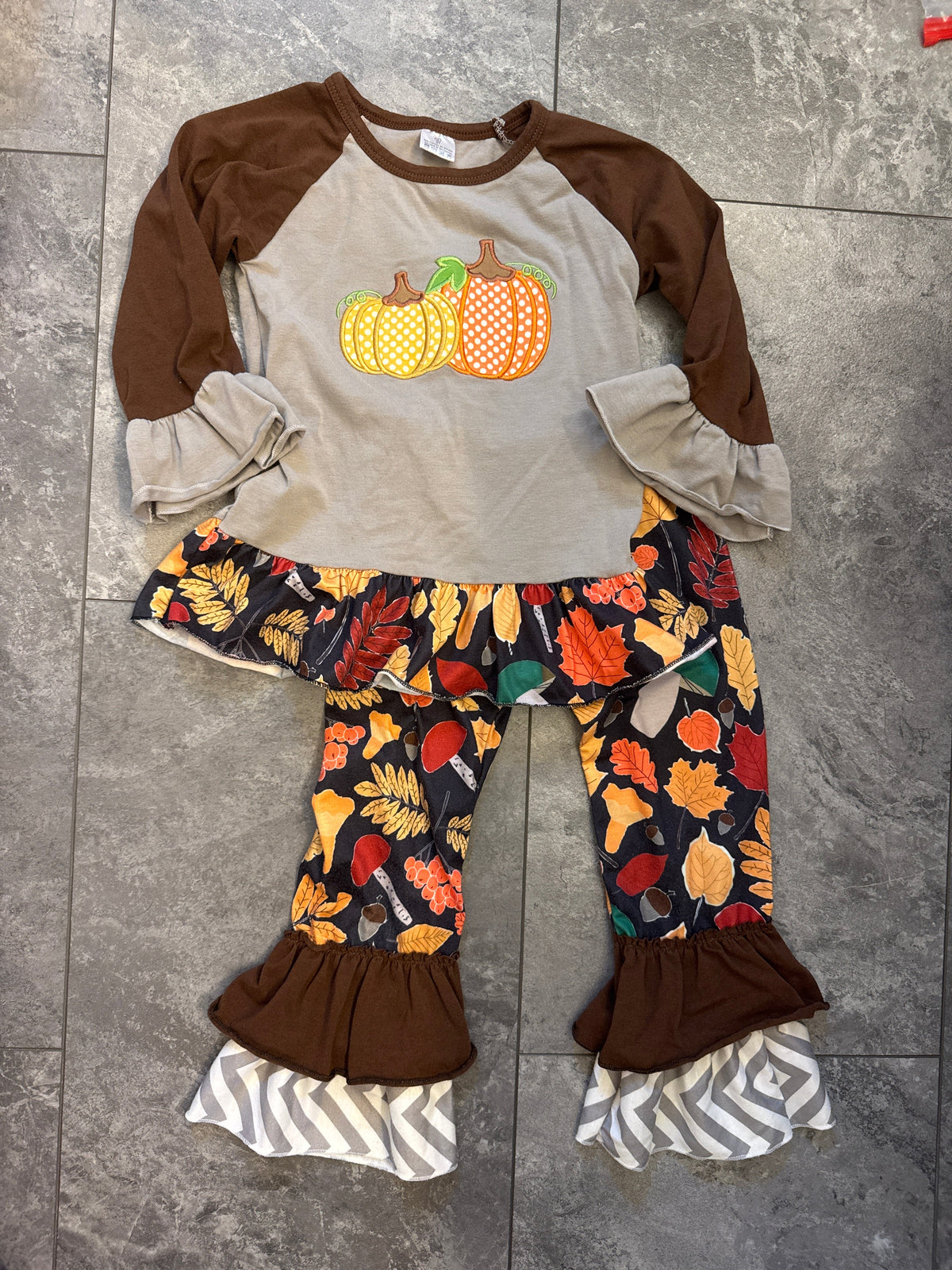 #149 Reduced girls 3T fall pumpkin leaves outfits