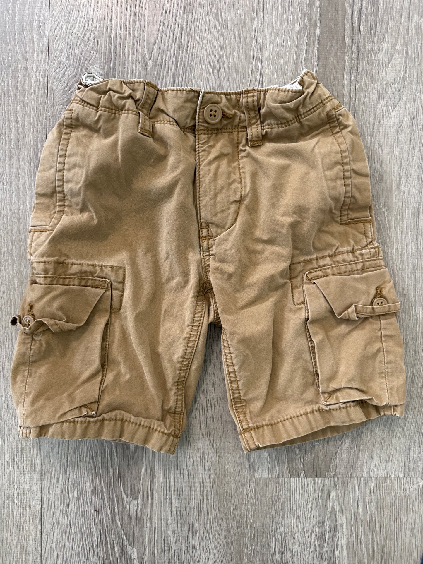 #149 Boys Size 6 Gap Kids khaki cargo shorts
