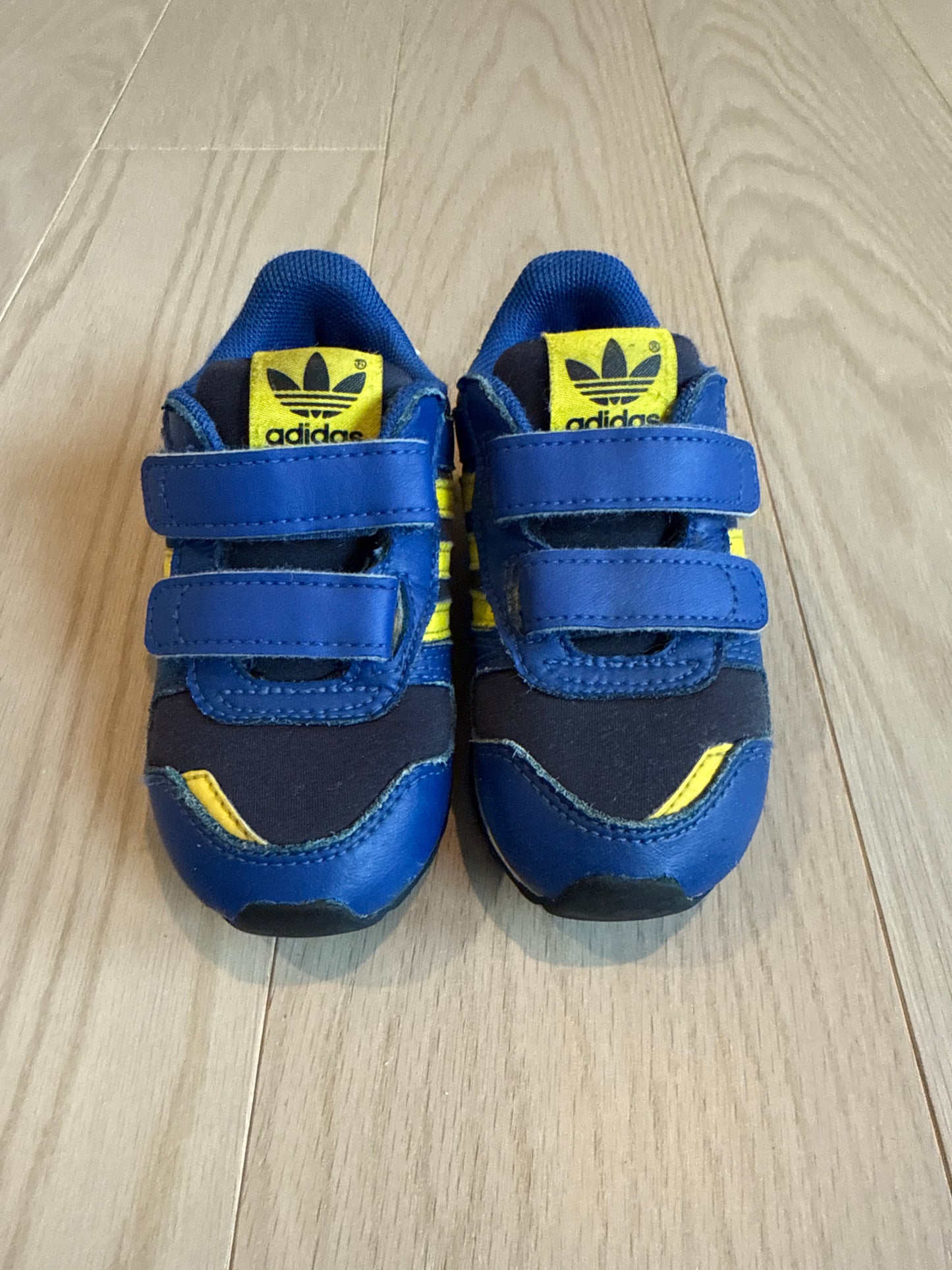 Seller #216 Boys blue Velcro Adidas shoes, sz 6 VGUC
