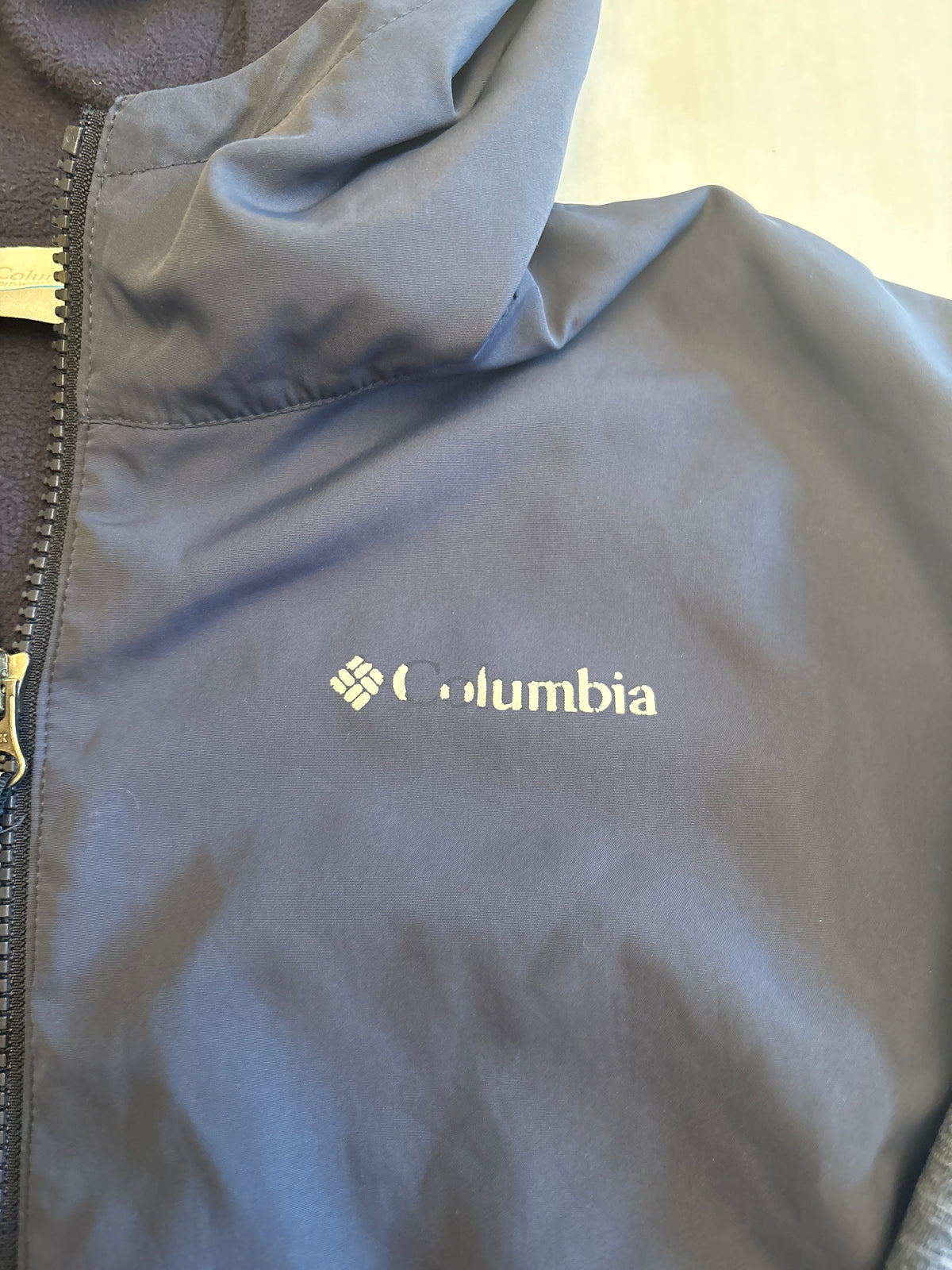 Seller 118 GUC (logo is peeling/see photo). Boys Columbia Windbreaker. Size 7/8
