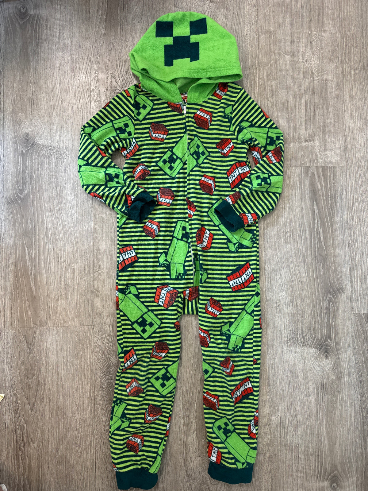 #149 Boys 6/7 Minecraft fleece footless zip up pajamas