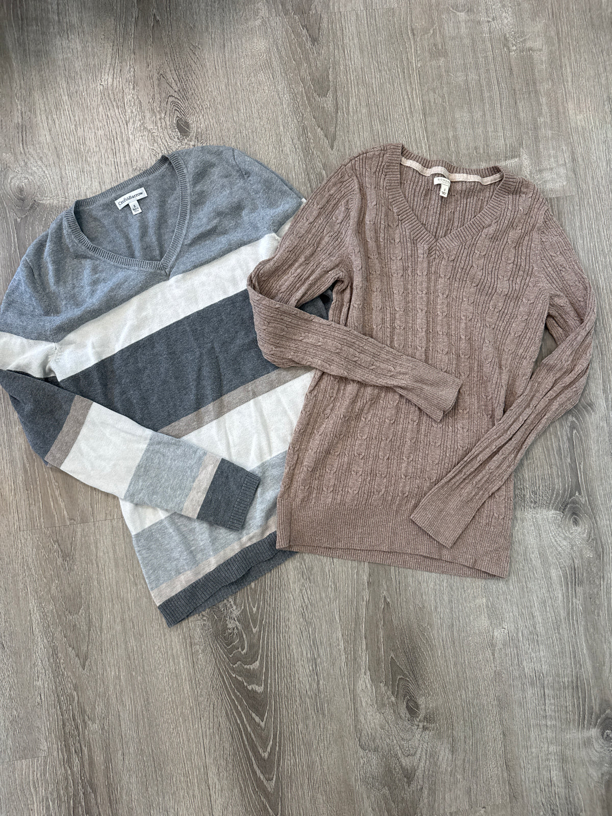 #149 women’s S sweater set