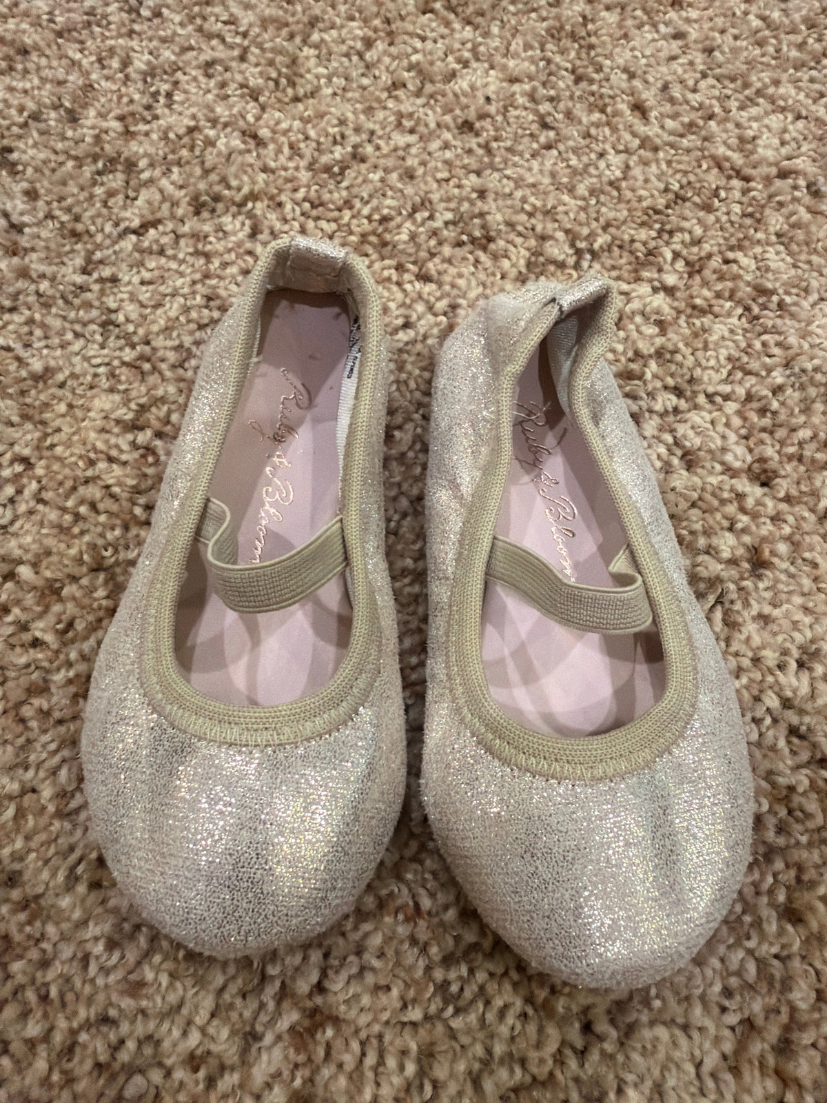 #47, Girls size 5 sparkly flats, gold