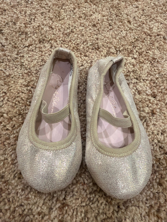 #47, Girls size 5 sparkly flats, gold