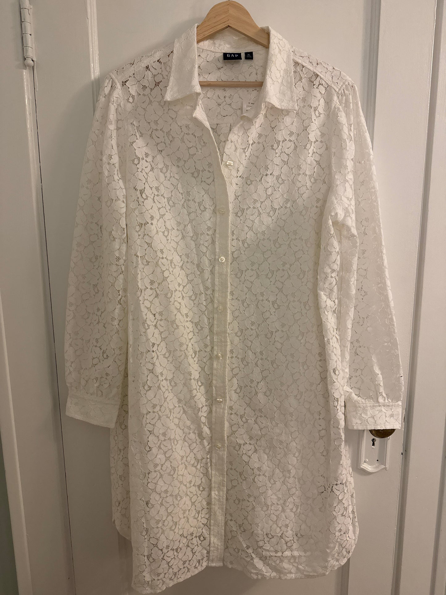 #152 - PRICE REDUCED Gap Lace Shirt Dress White XL