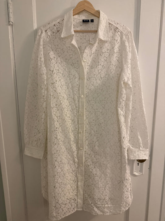 #152 - PRICE REDUCED Gap Lace Shirt Dress White XL