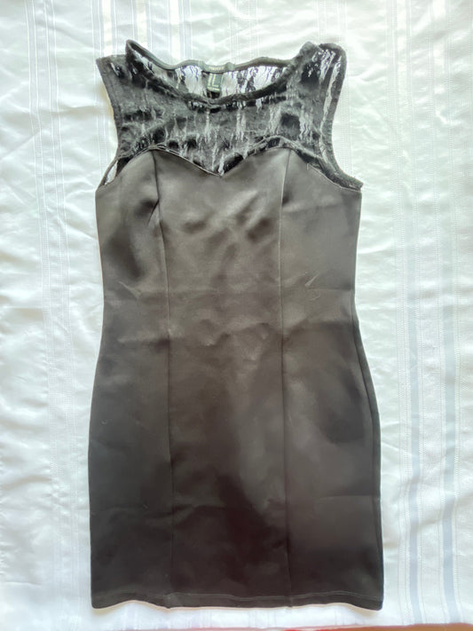 #57  Juniors medium black dress VGUC