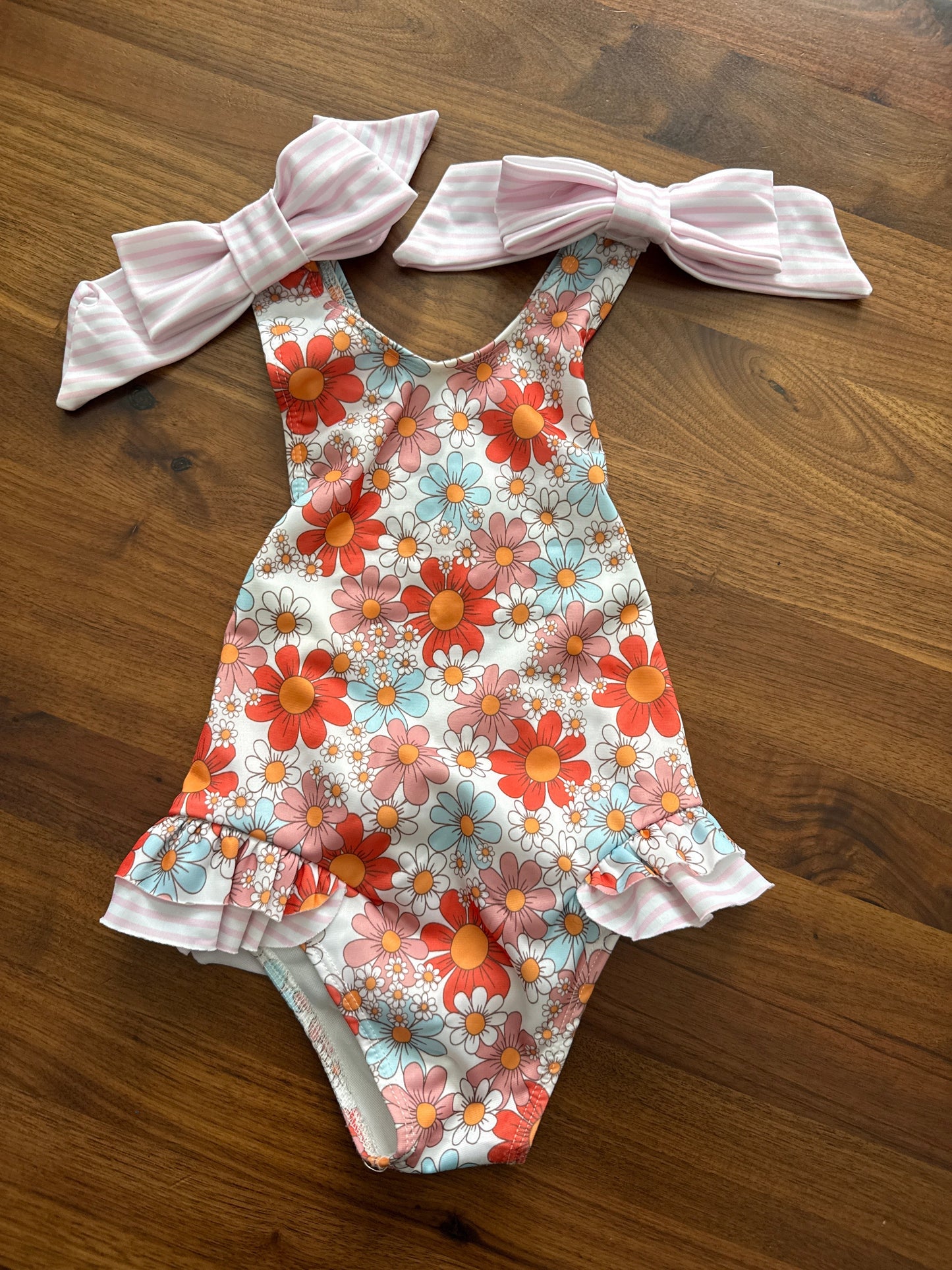 Seller 179 - Girls 3-4yo floral swimsuit, no brand