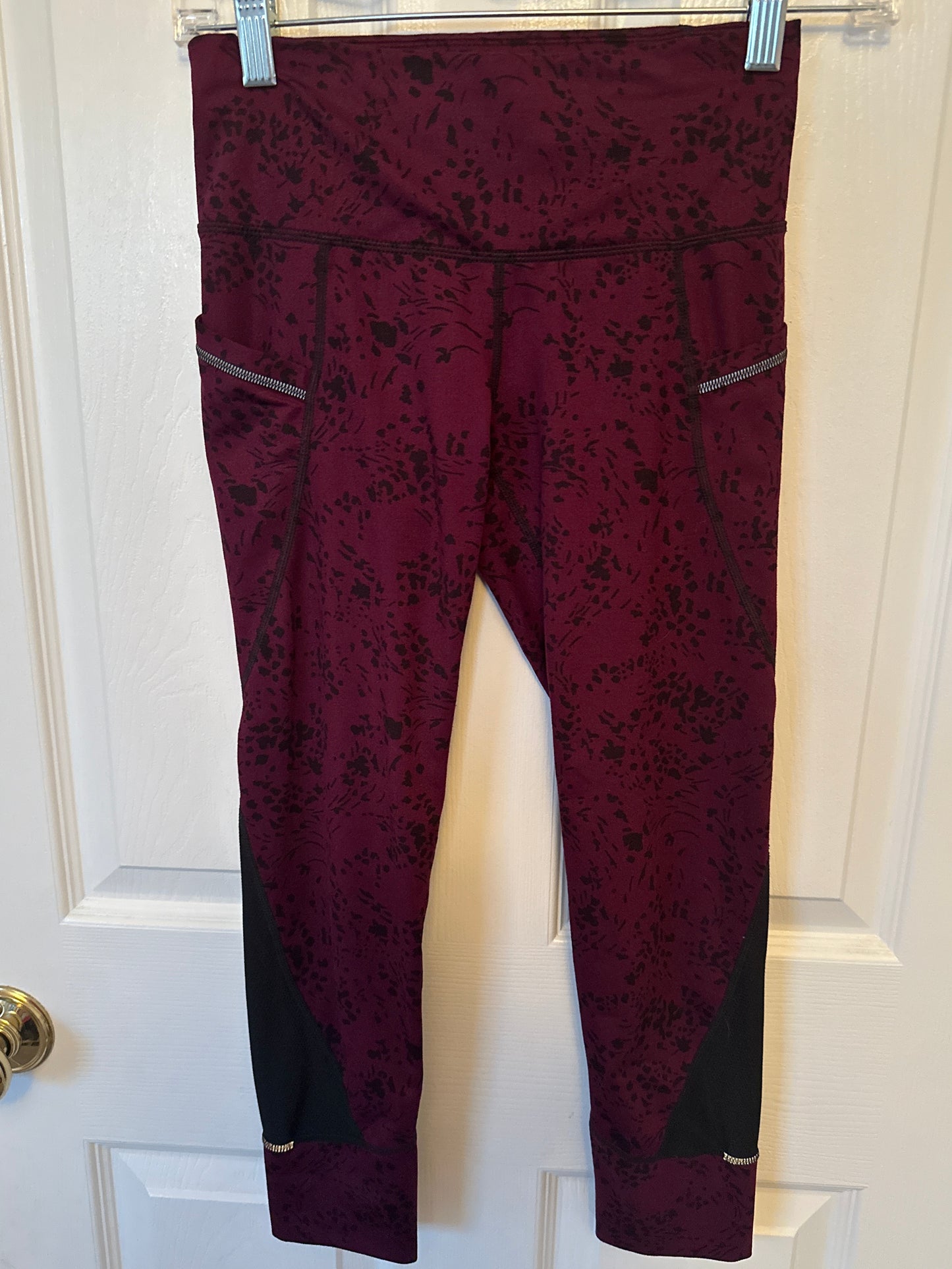 Athleta Women’s Sz XXS Magenta and Black with Pockets Cropped Jogger Pants