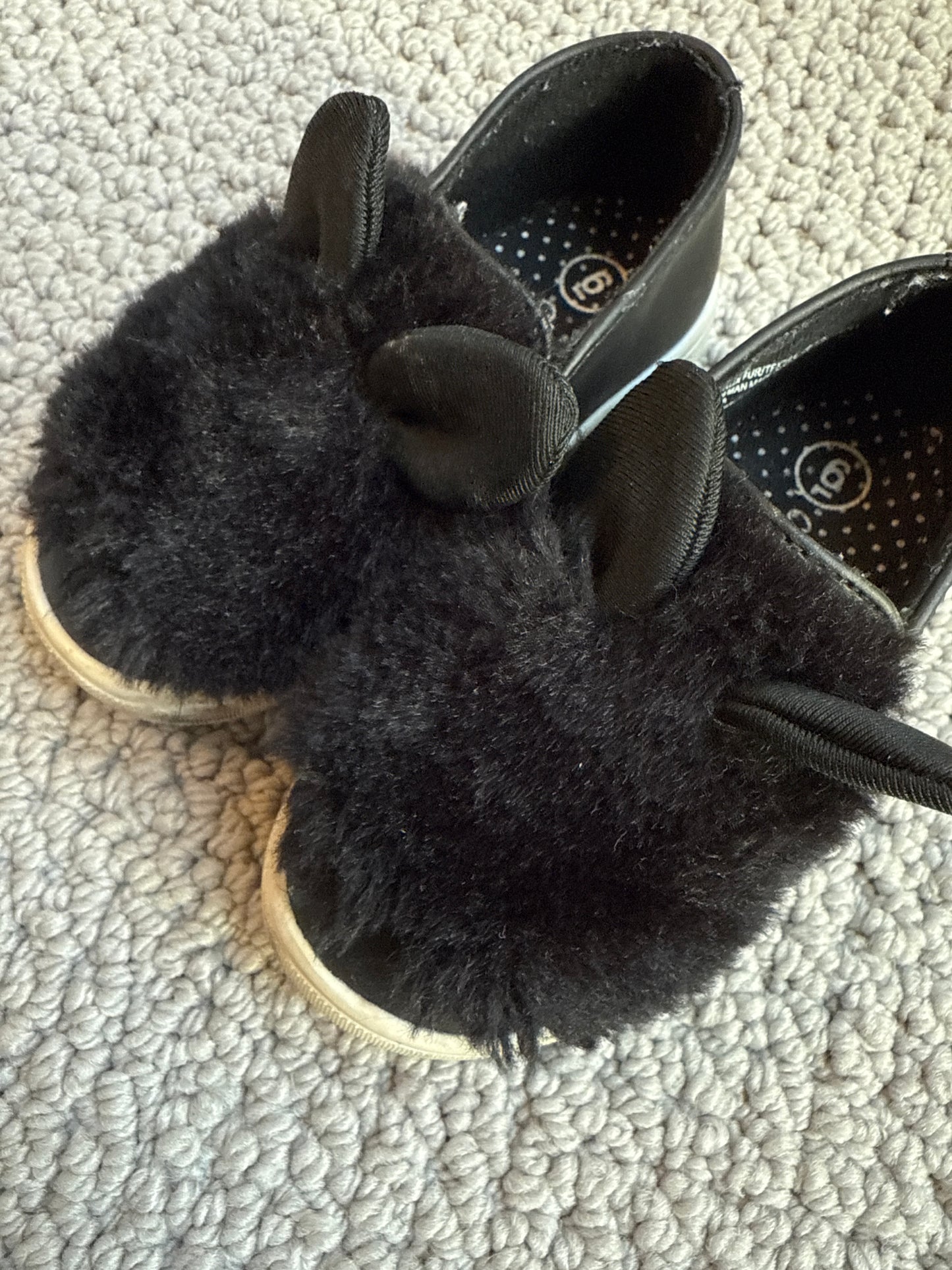 Seller 8 - girls size 6 Cat & Jack fuzzy bunny shoes