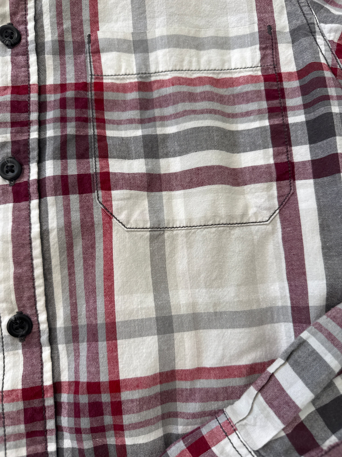 #149 Men’s M Mossimo plaid button down