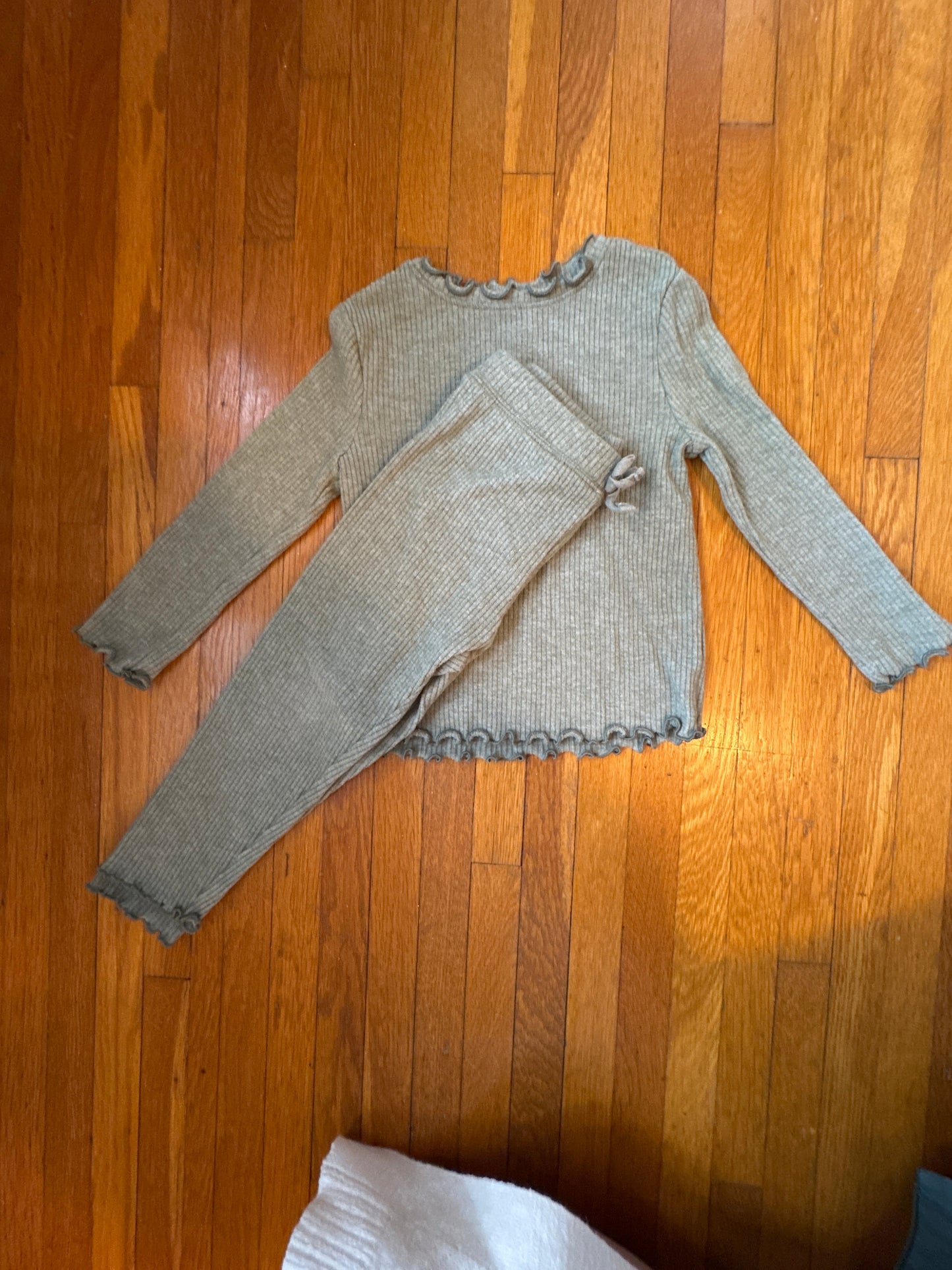 Seller #127 Old Navy Monochrome outfit, Girls size 3T