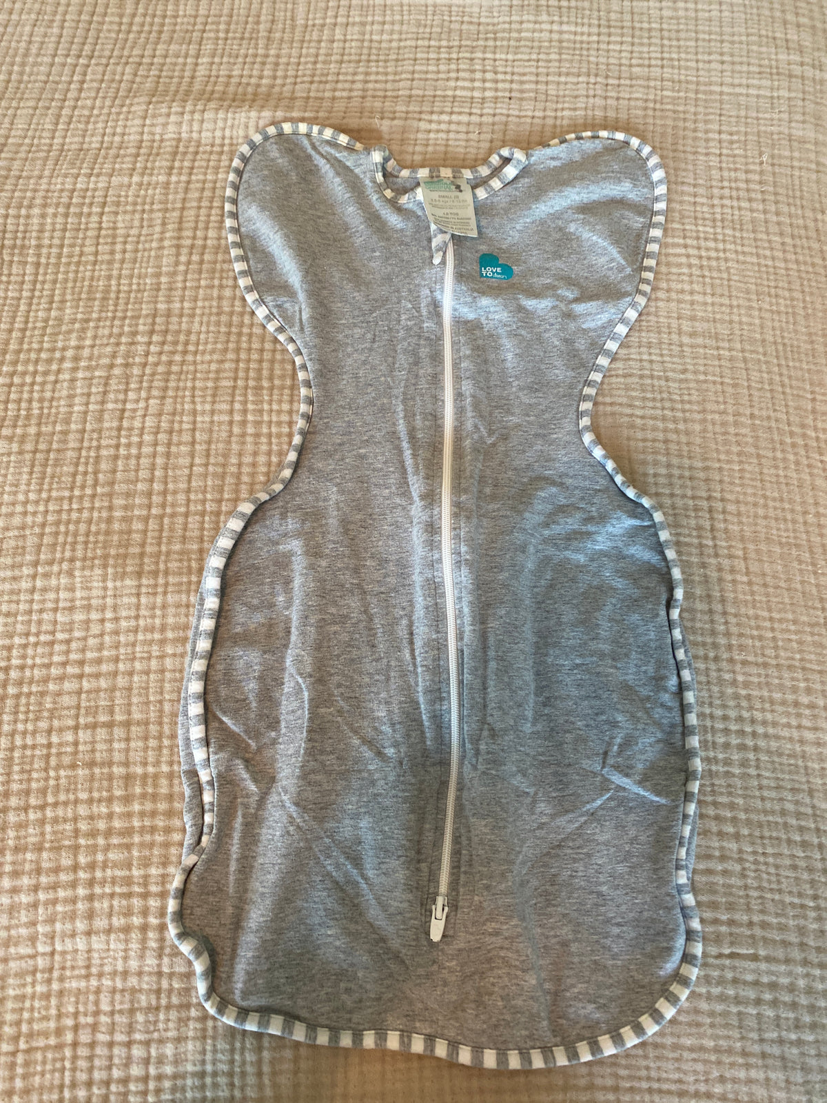 #63-Love to Dream swaddle size small