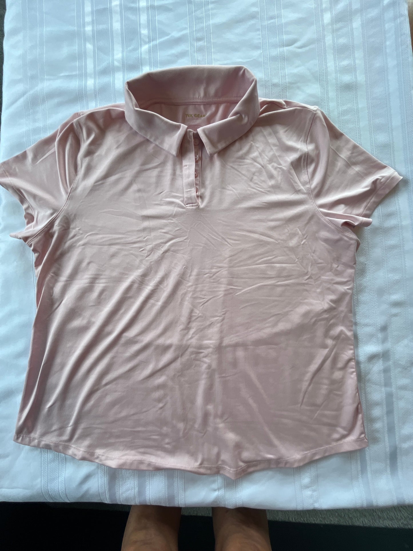 #57 Women’s XL Tek Gear golf shirt EUC REDUCED