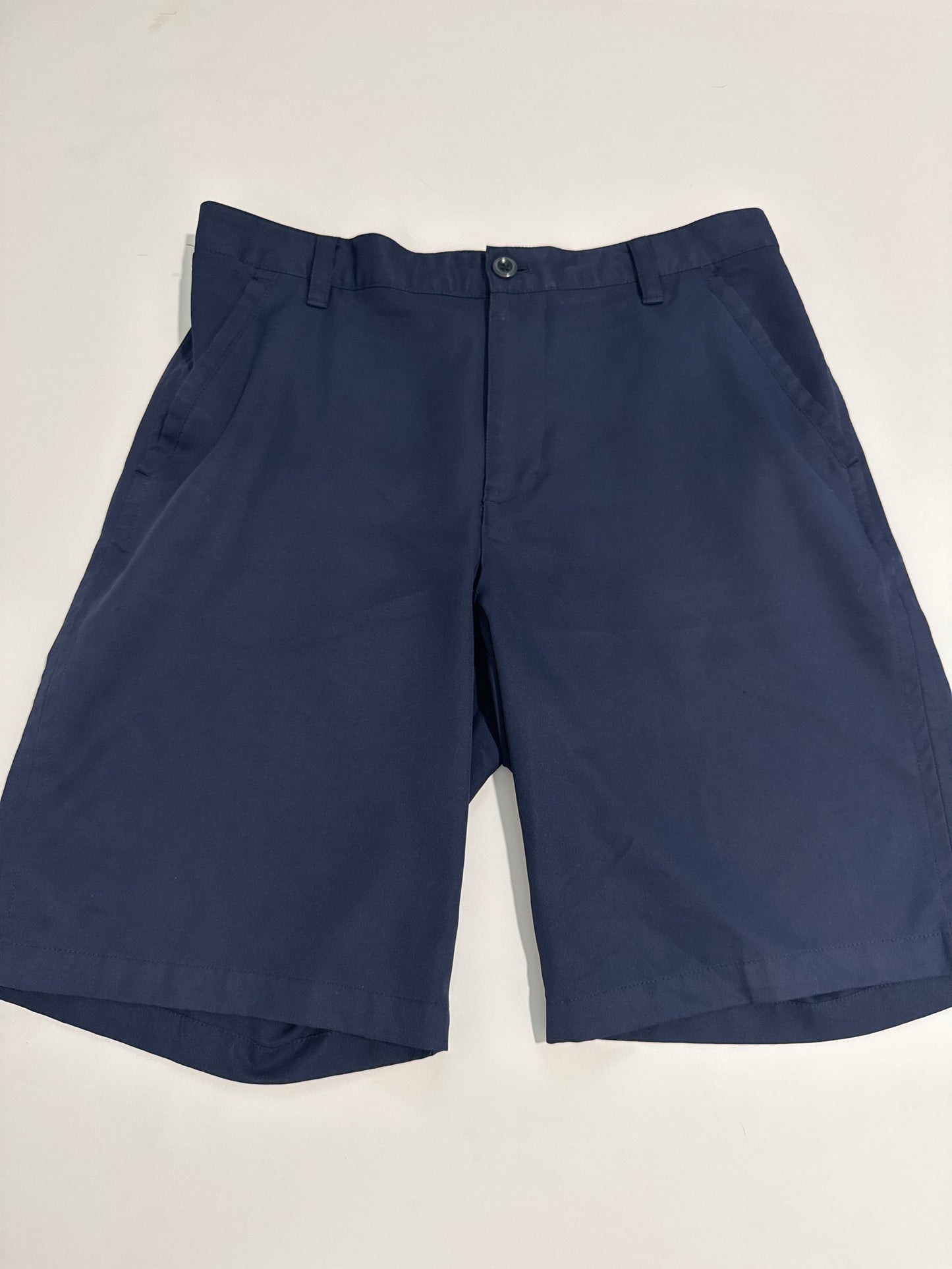#64 Men’s Izod Navy Blue Golf Shorts Size 34