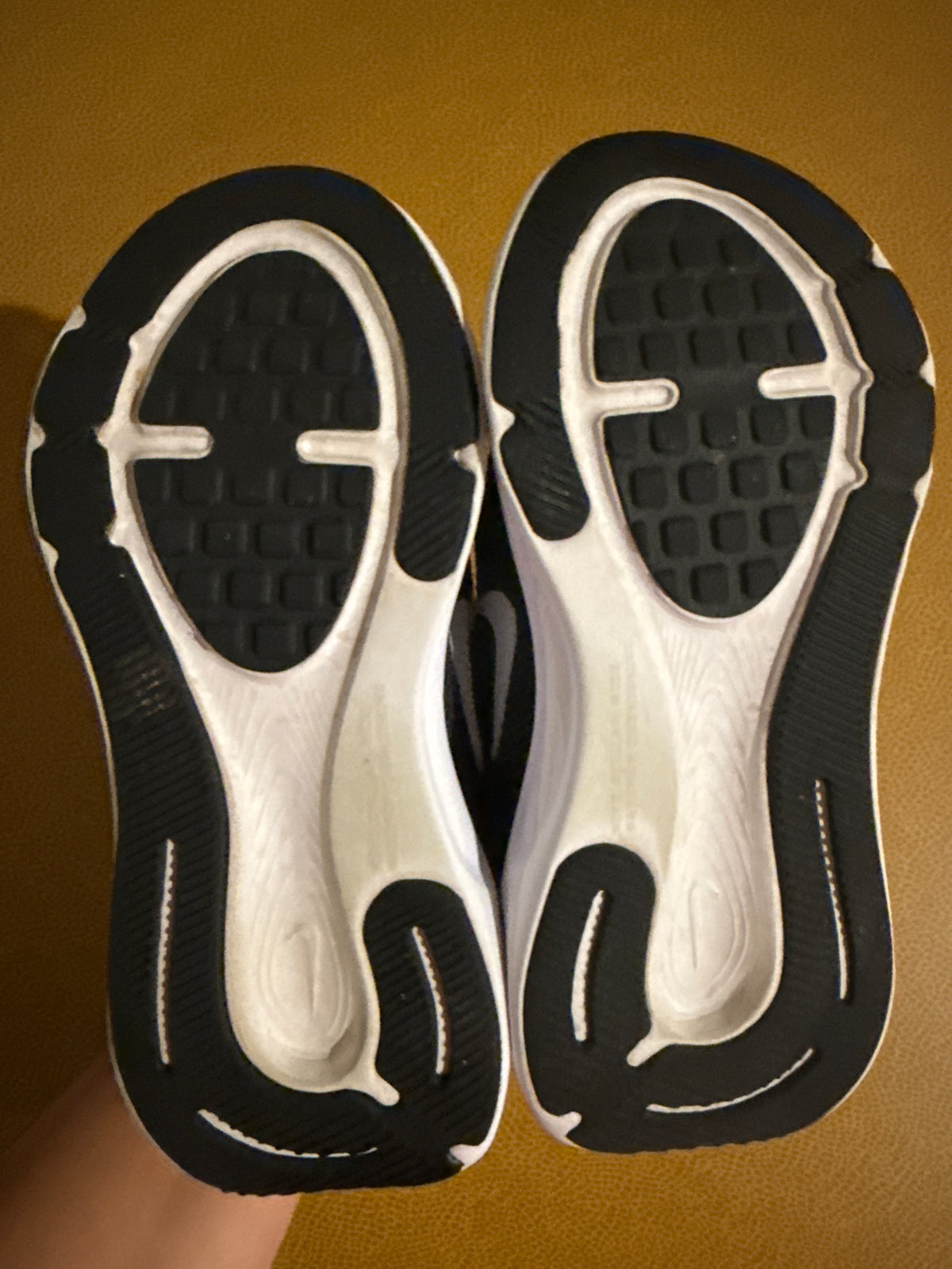 #87 Nike boys size 11 Velcro black shoes VGUC
