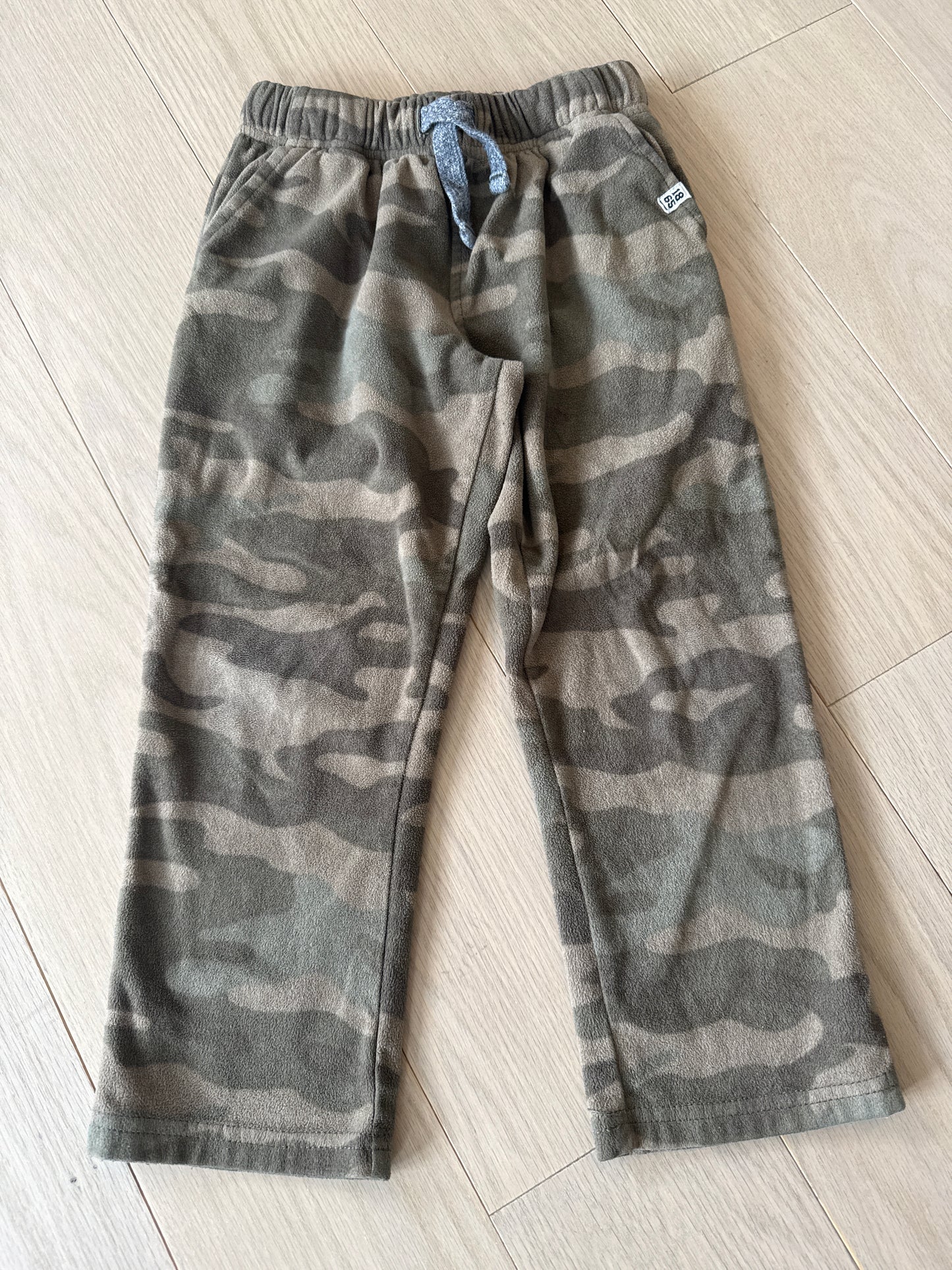 Seller #216 Boys Carters camouflage flannel sweatpants, sz 5T VGUC