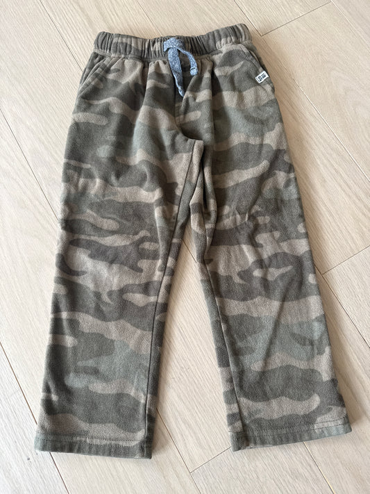 Seller #216 Boys Carters camouflage flannel sweatpants, sz 5T VGUC