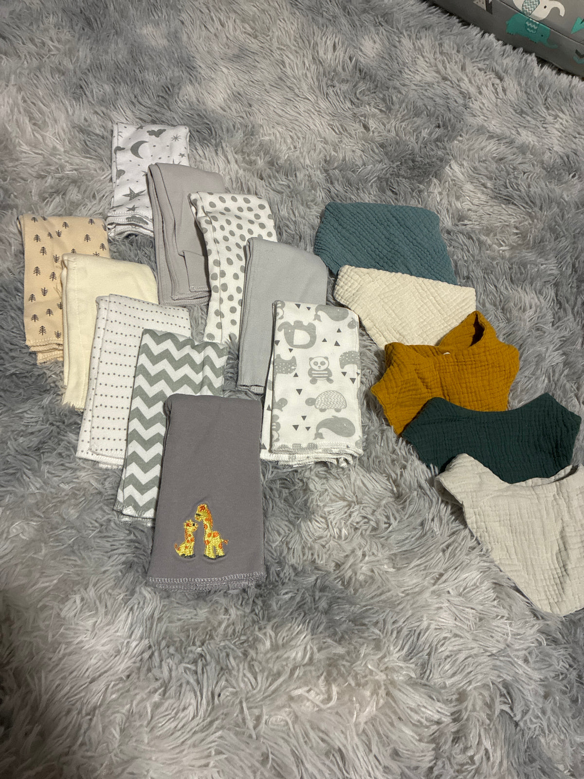 SCO46-bibs & burp cloths- gender neutral