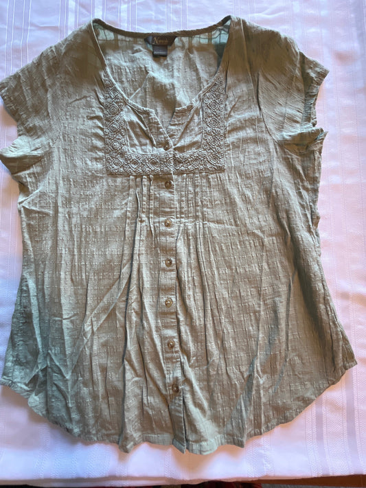 #57  Women’s Large Naturals cap sleeve shirt EUC