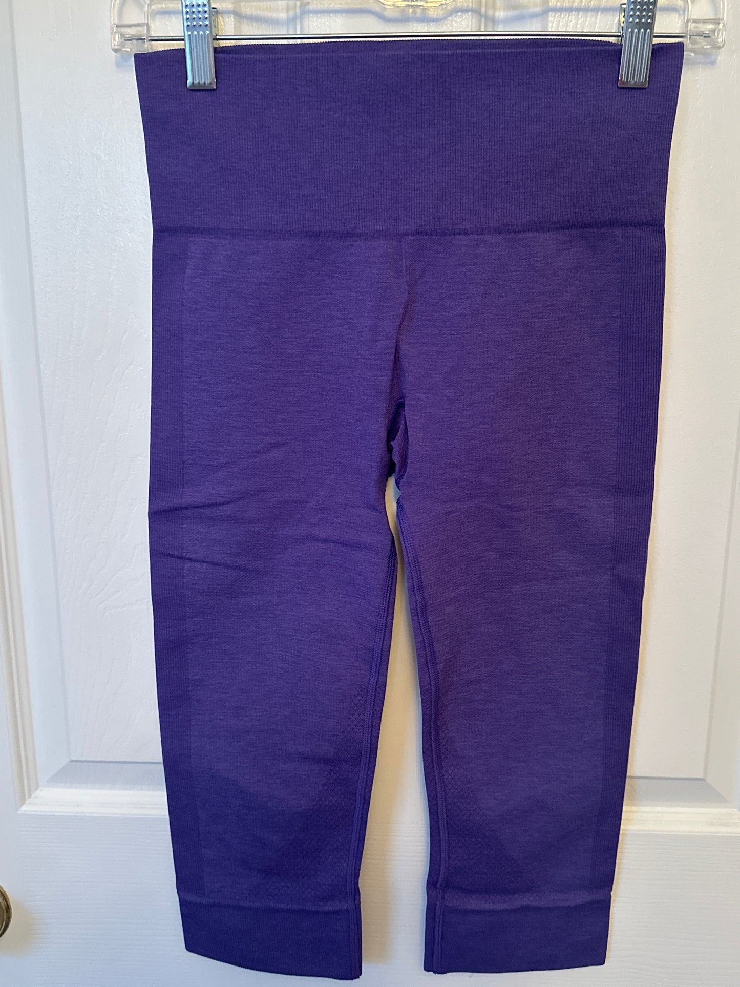 Lululemon Women’s Purple Pants Leggings Sz 4 Cropped Capri