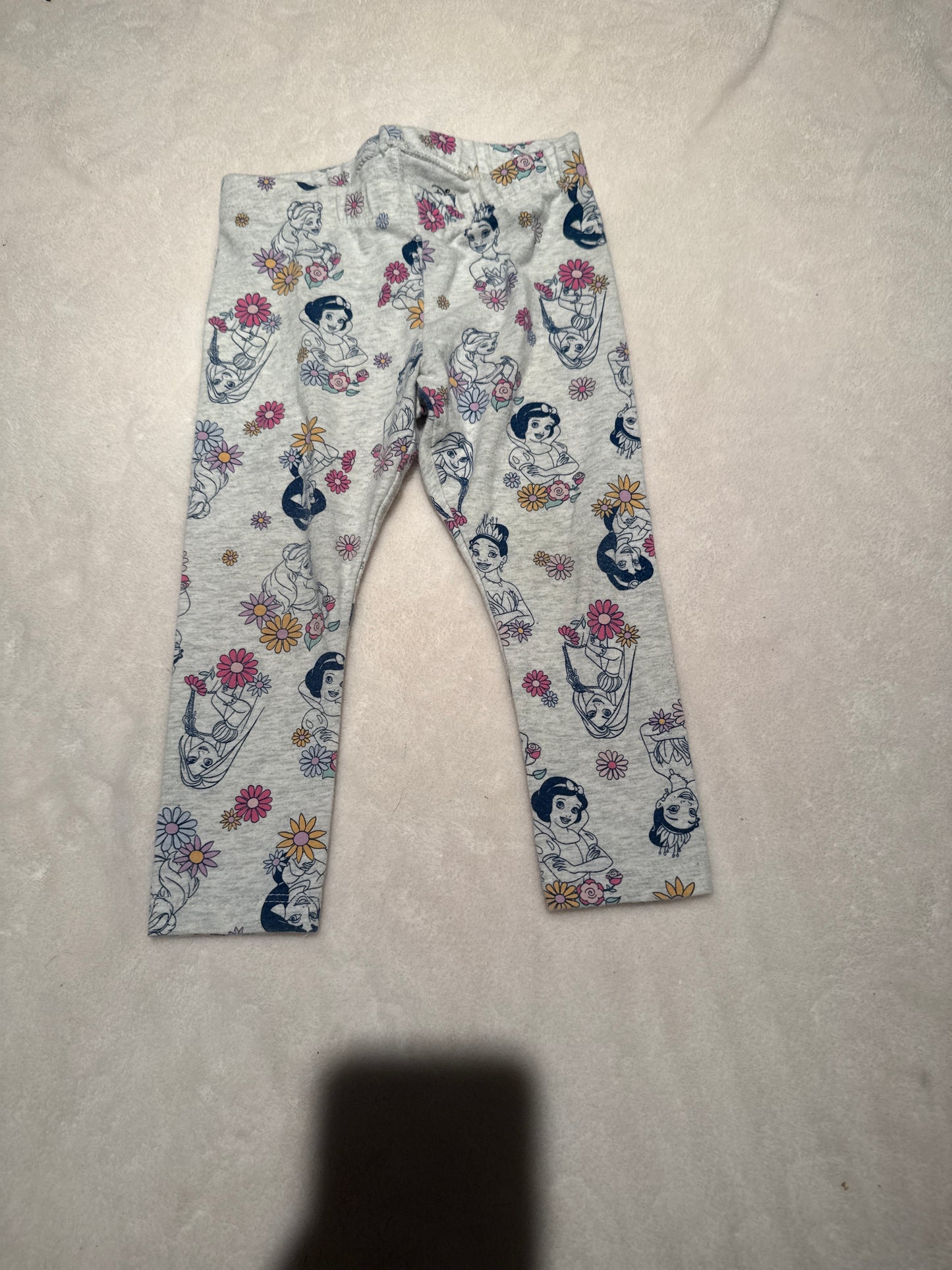 136 Disney Princess leggings 2t euc