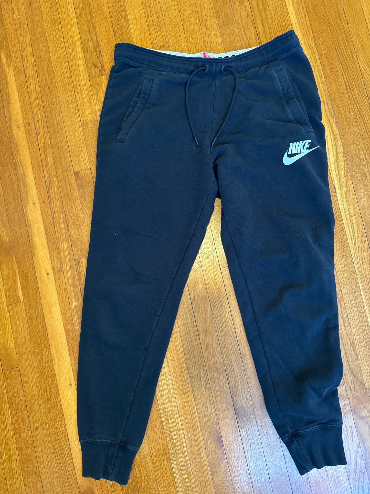 Seller #127 Women’s Nike sweatpant jogger size small