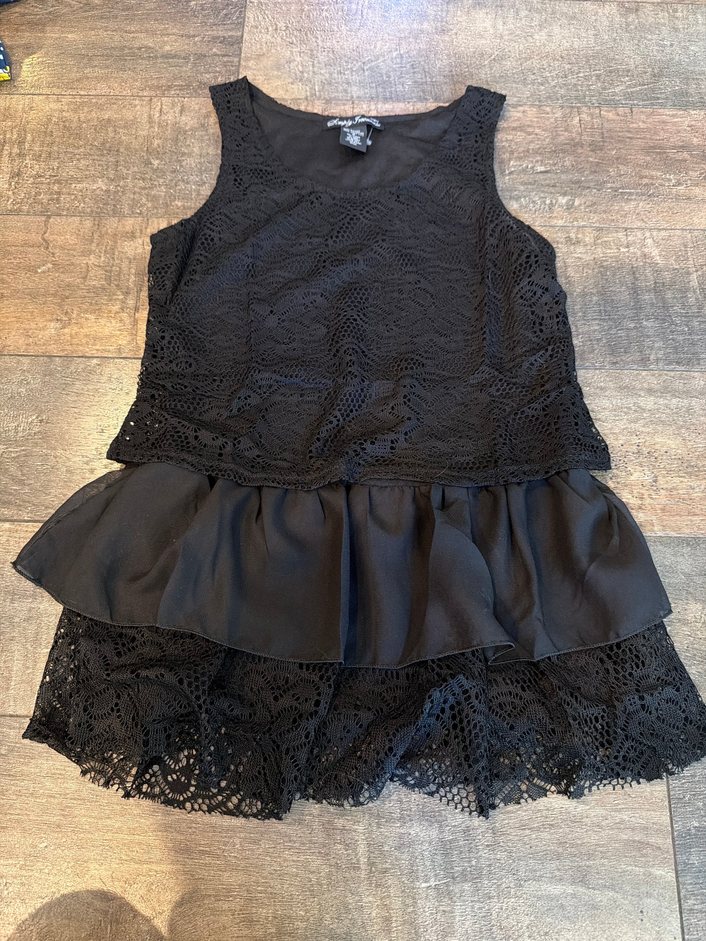 #107 nwot- womens size small black layered tank