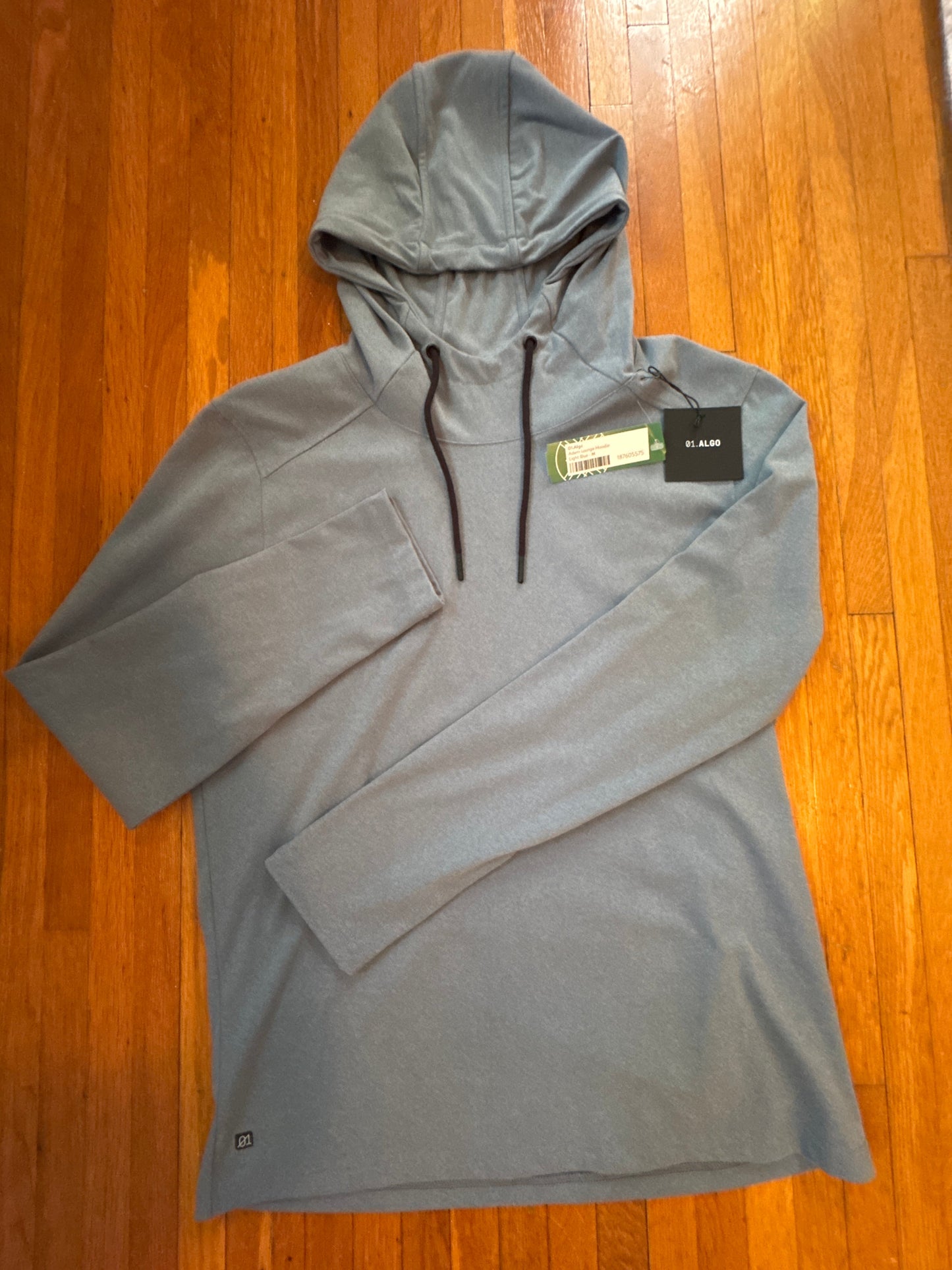 Seller #127 NWT 01. Algo hooded performance top Men’s size Medium