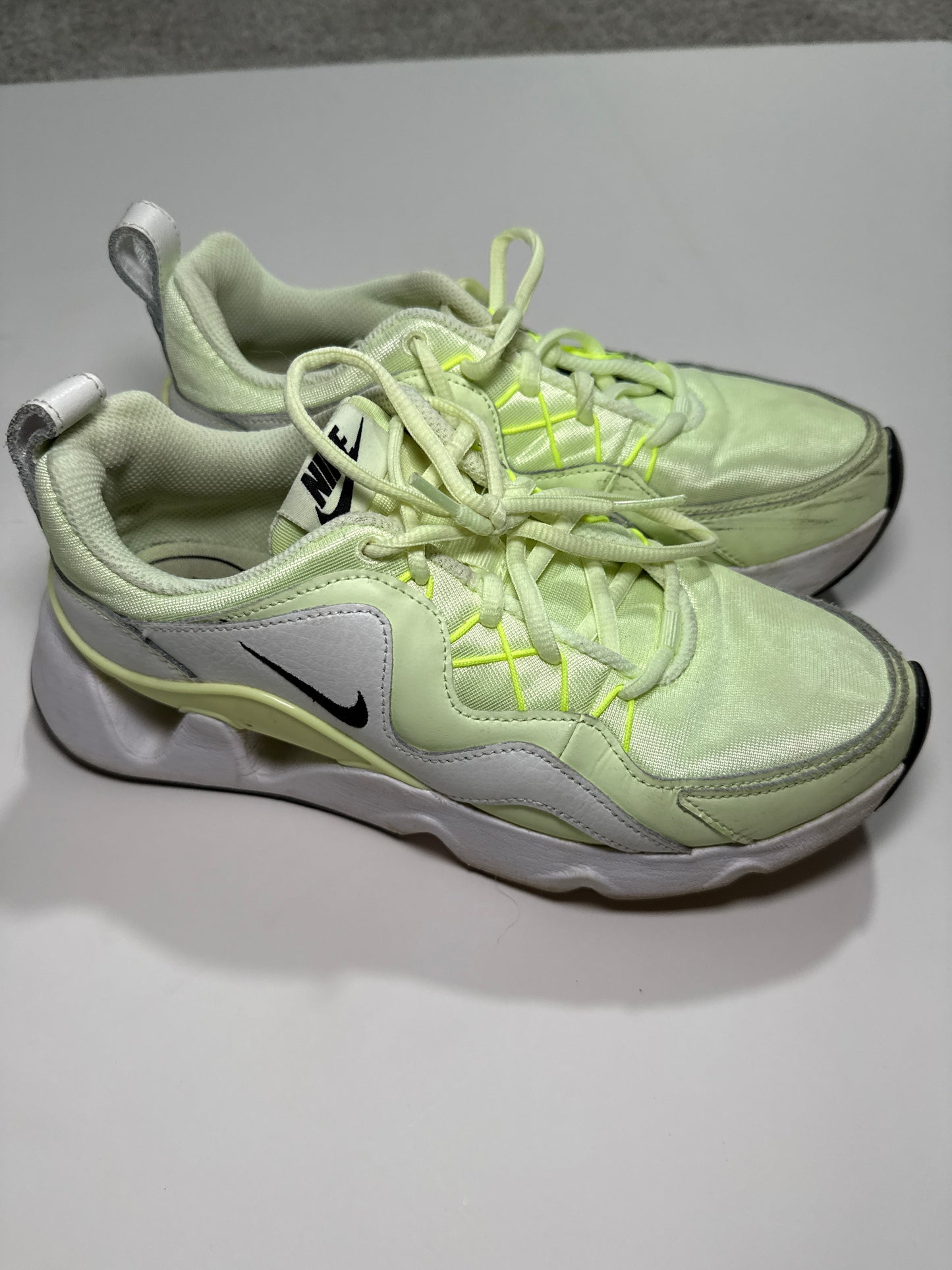 #96 Women's Nike Shoes Size 7