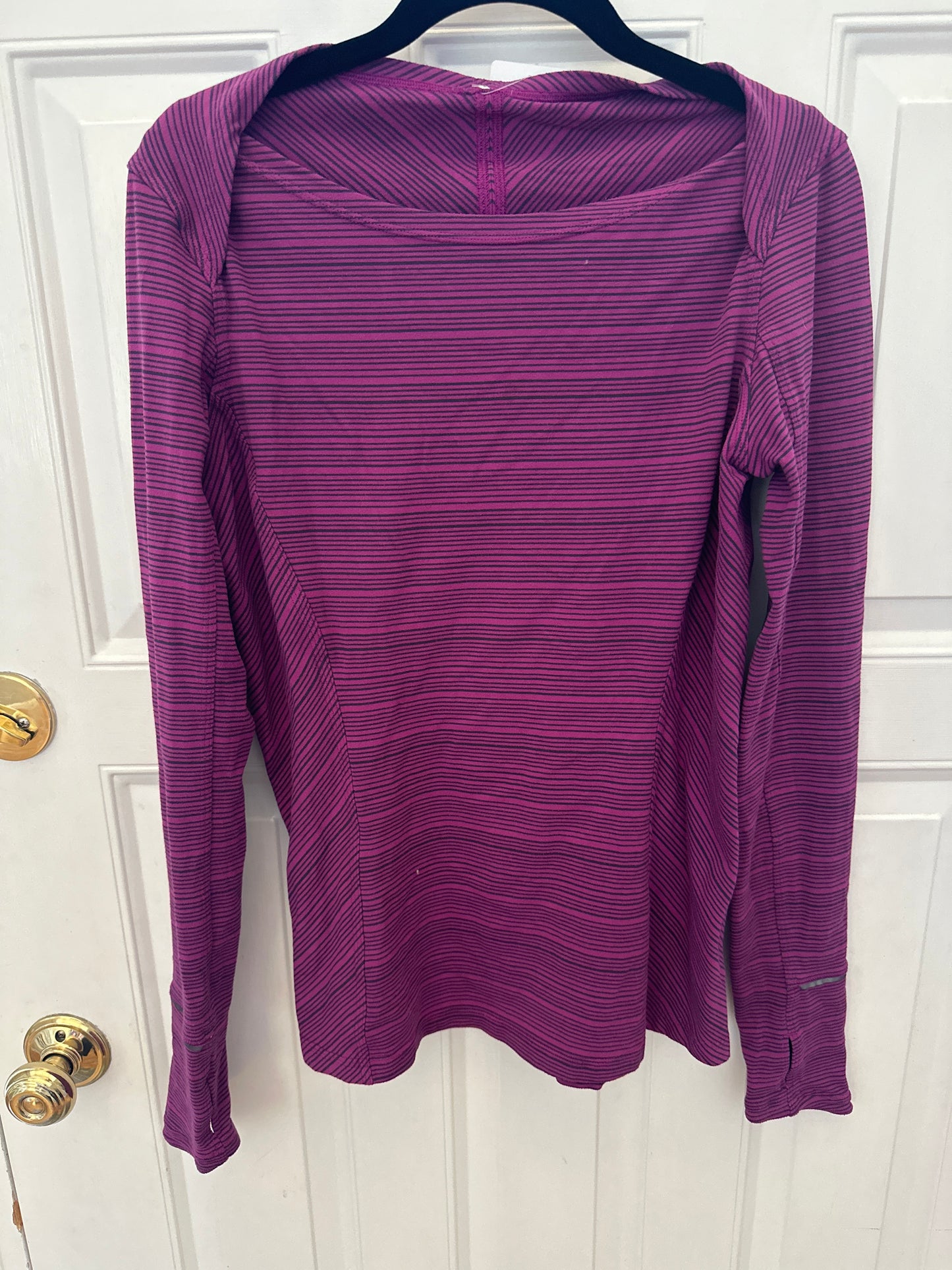 #81A Lululemon Sz 8 Long Sleeve Shirt with Thumb holes