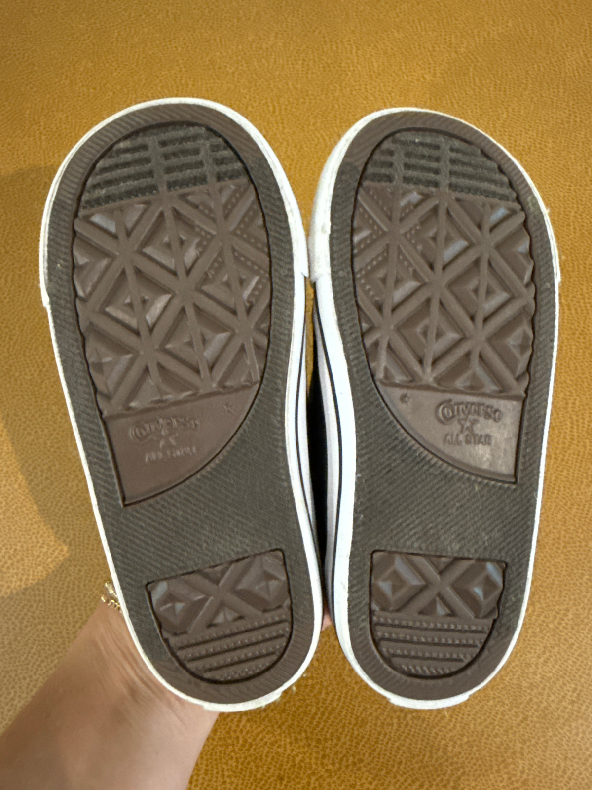 #87 Converse all star size 9 boys Velcro lightening shoes GUC for toe scuff