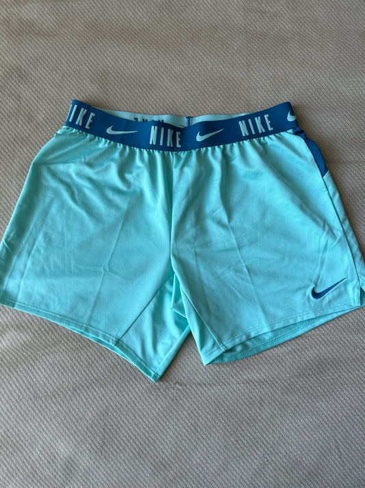 Nike/NWOT Girls Athletic Shorts/Size L