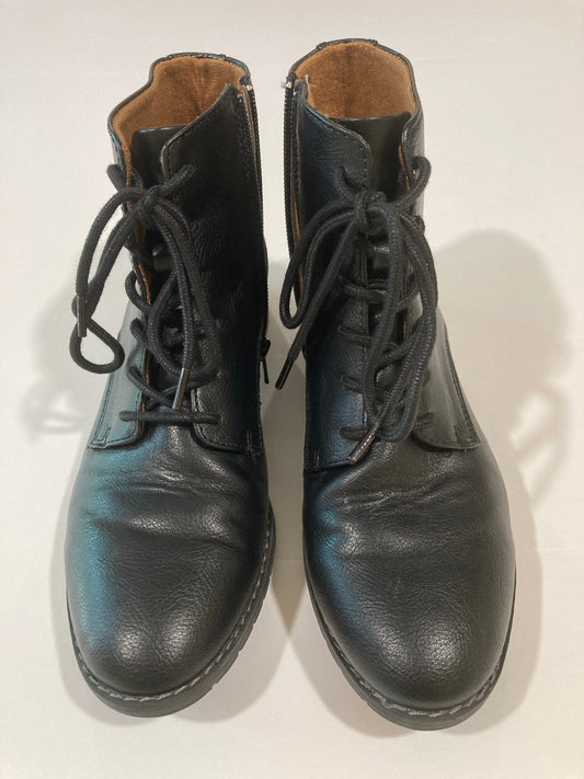 #119-REDUCED!!-Eurosoft by Sofft Boot Size-8 Adult