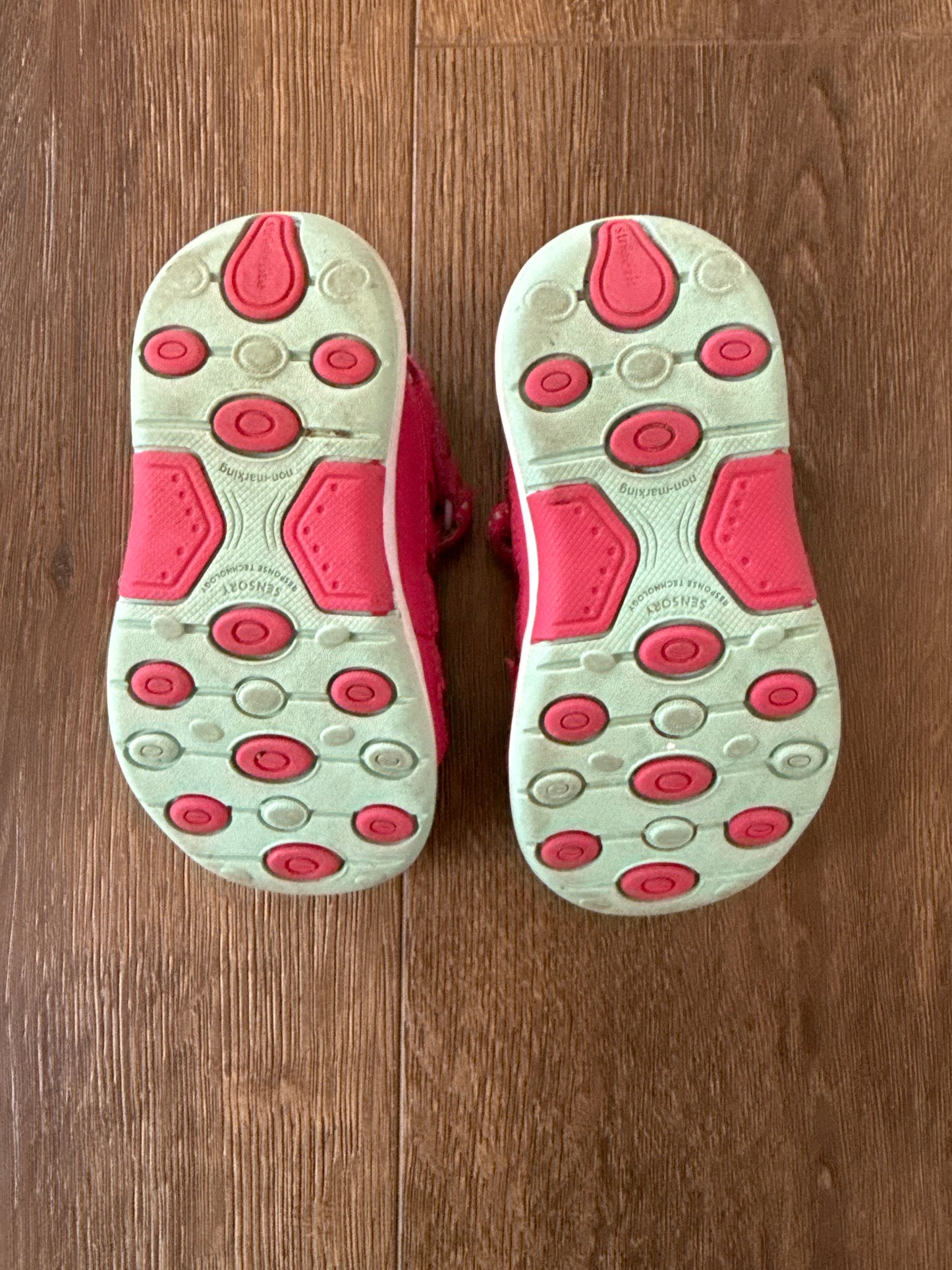 #173 Stride Rite girl 6.5M pink water sandal