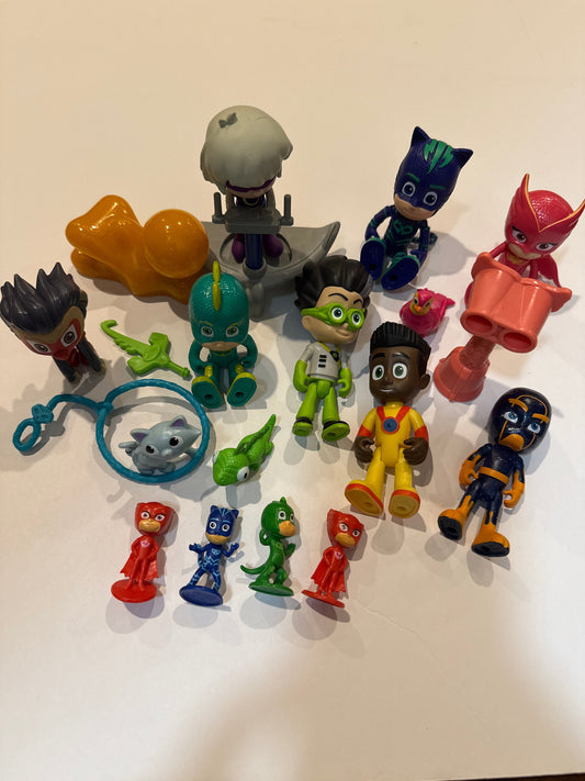 Seller #216, PJ Masks Deluxe Figure Set