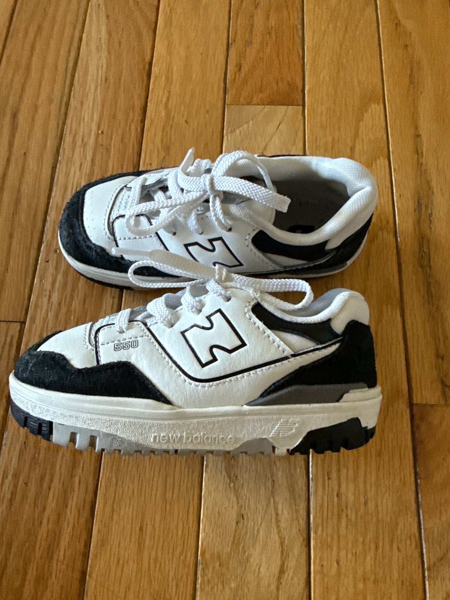 178 new balance 550 boys size 9 VGUC