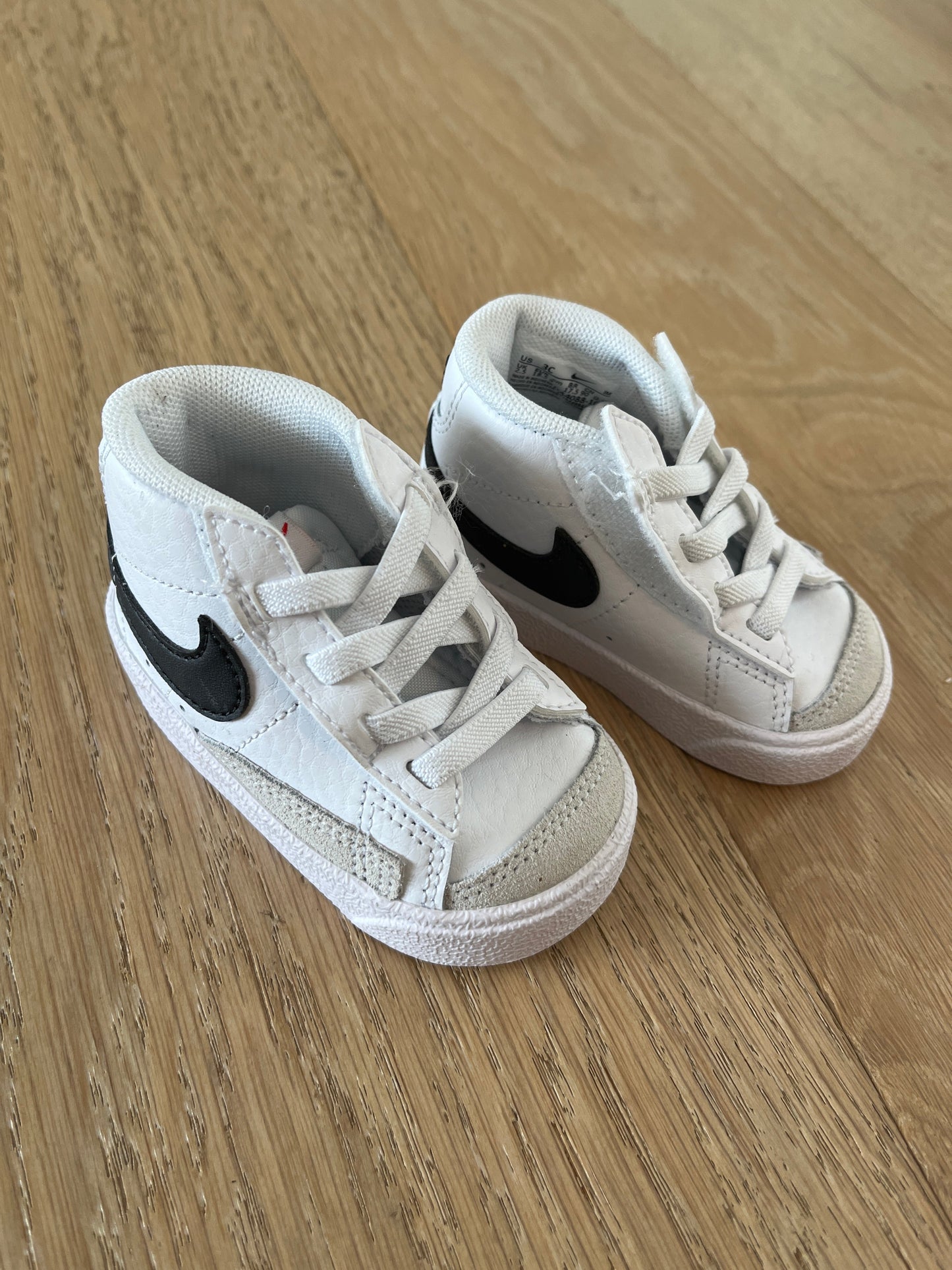 #40 Boys Size 3C Nike High Tops