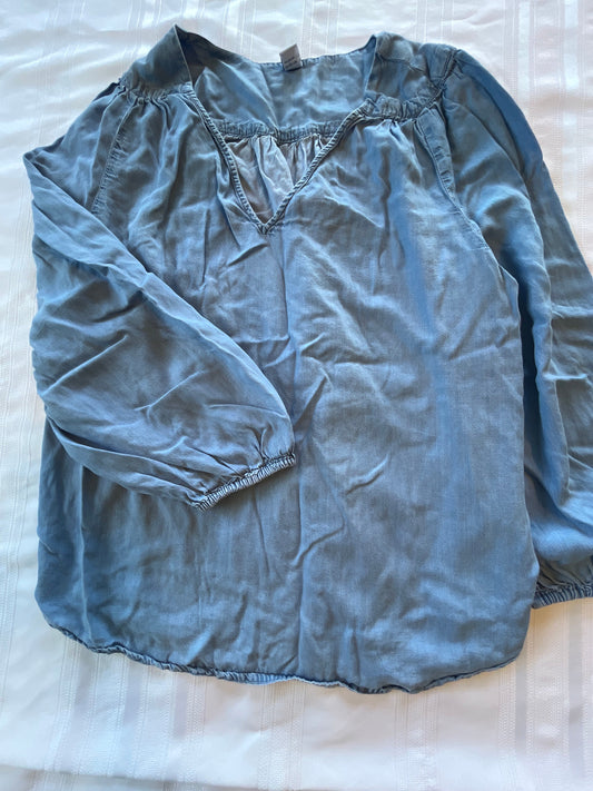 #57  Women’s large/tall jean like shirt VGUC