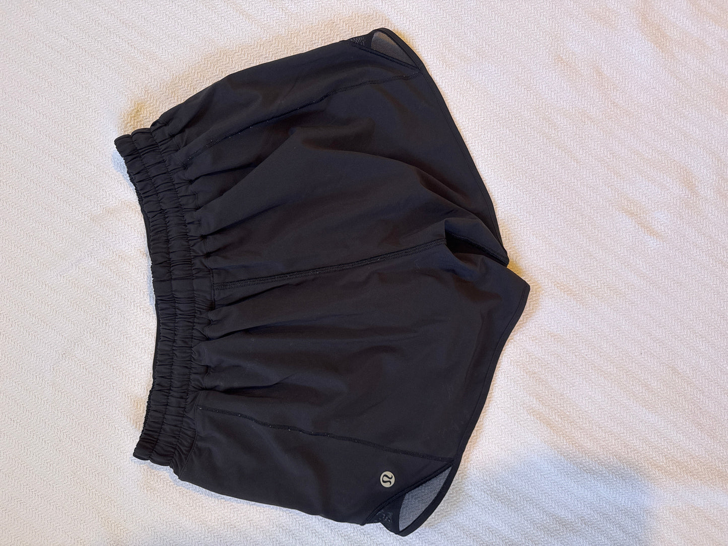 Seller #127 Women’s Lululemon s Hotty Hot Short 4" size 6