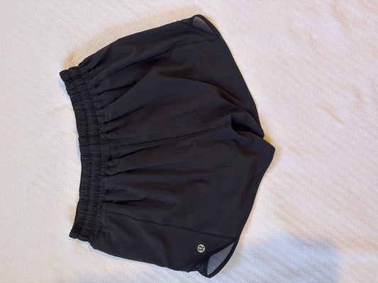 Seller #127 Women’s Lululemon s Hotty Hot Short 4" size 6