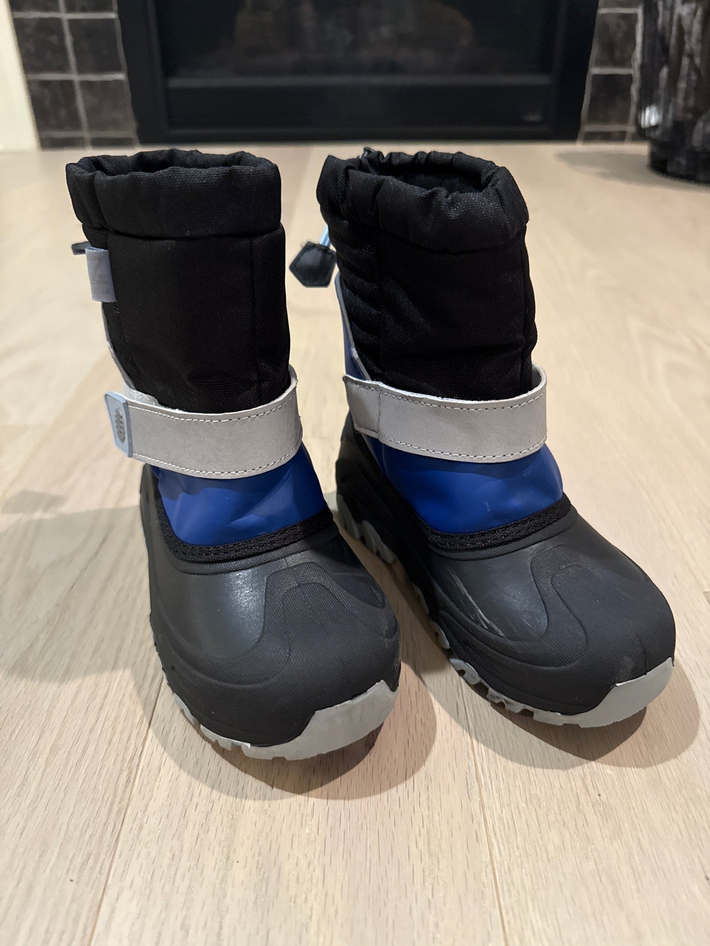 Seller #216 Boys Zella black and blue sz 12 snow boots, EUC