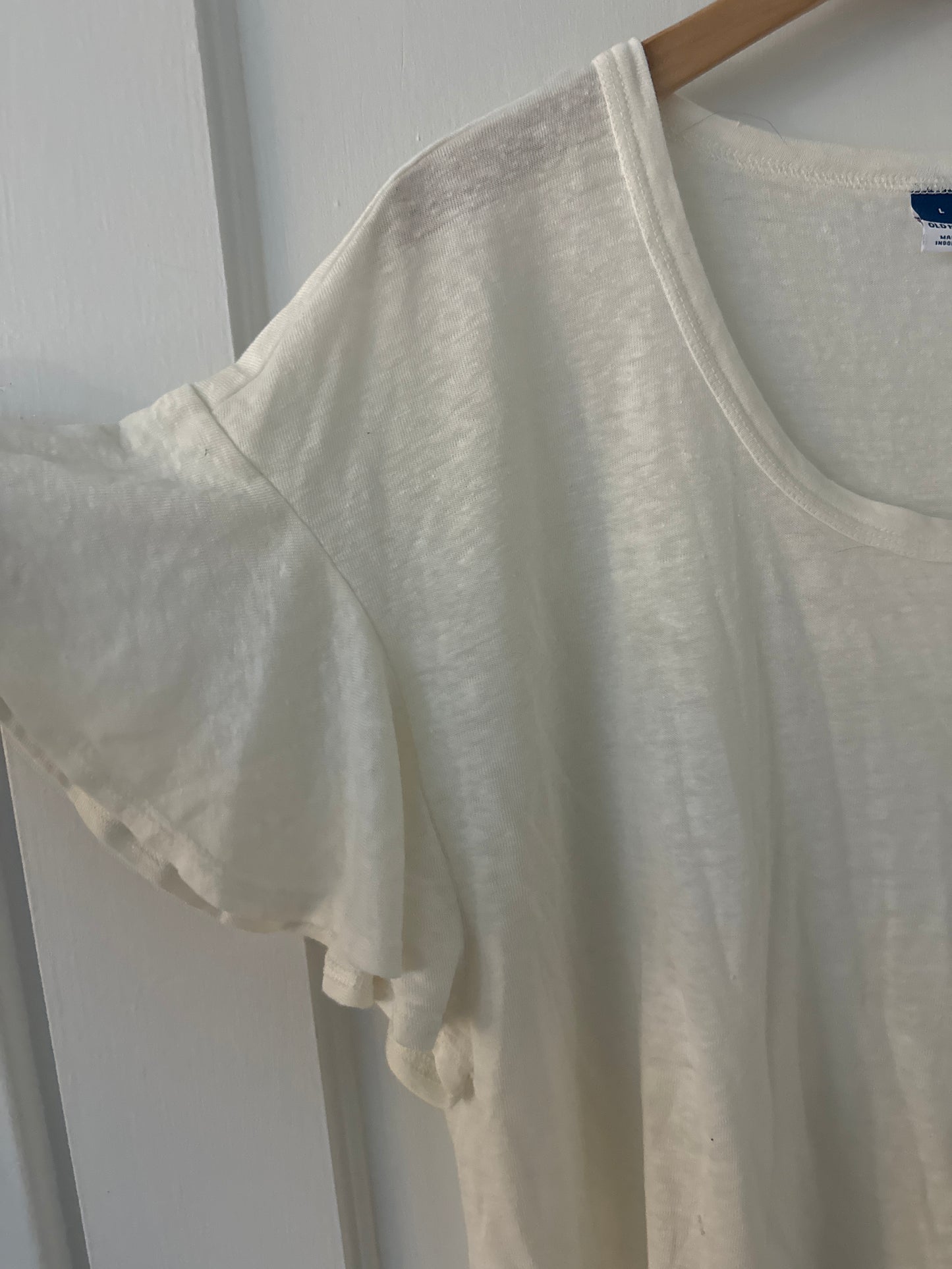 #88b Old Navy Cream Flutter Sleeve Tee, Size L, VGUC