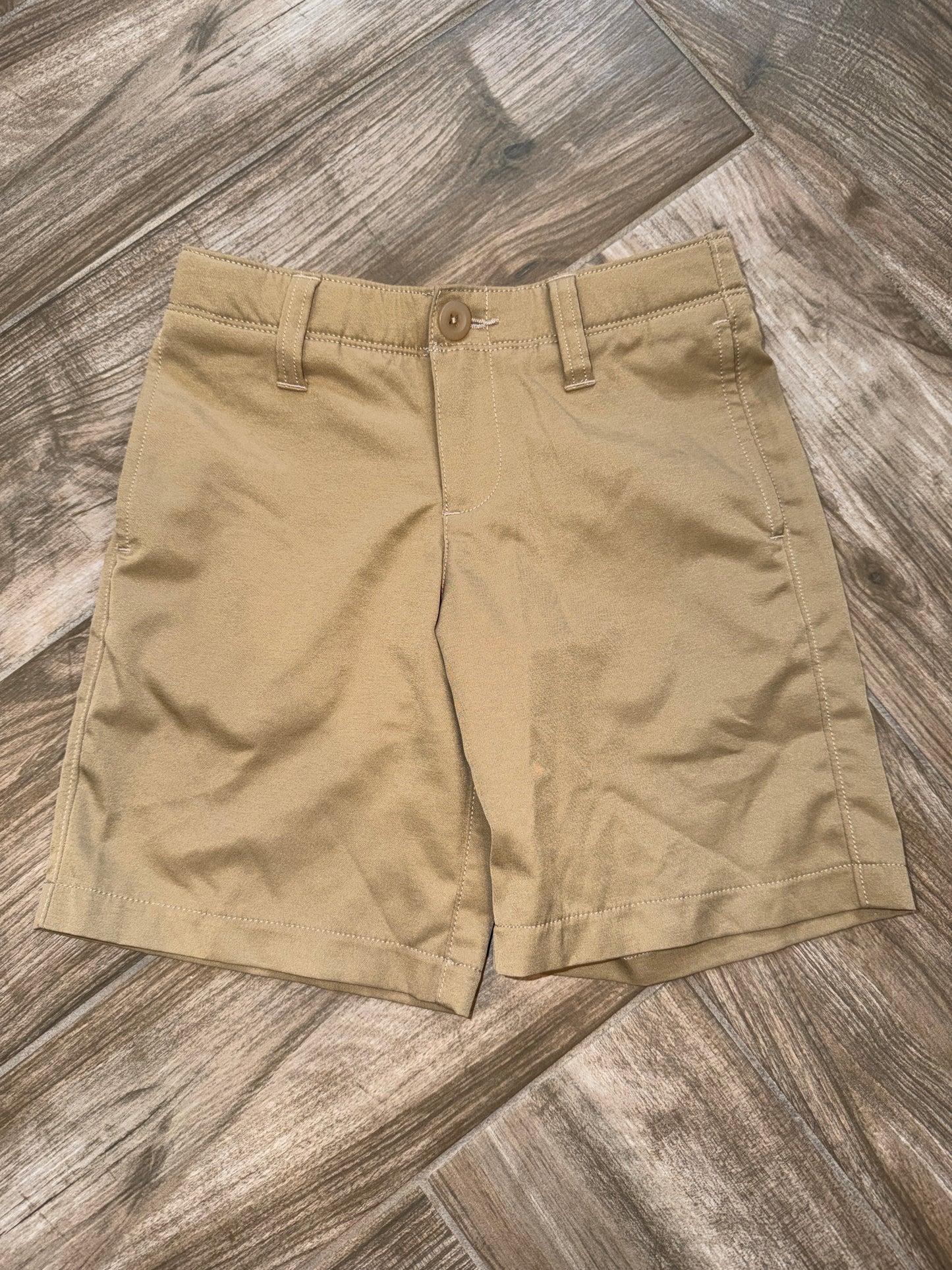 #208 Boys size  6Under Armour shorts
