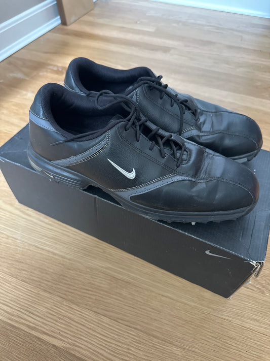 #130 Men’s Sz 12 Nike Heritage Golf Cleats